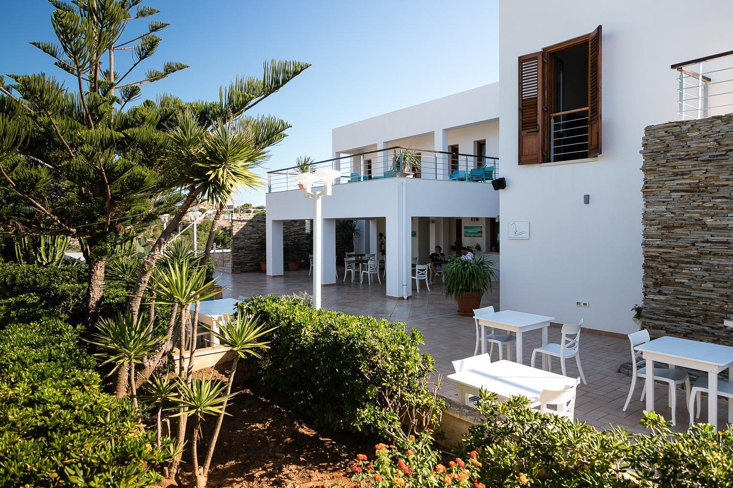 Hotel Ristorante Cavalluccio Marino LMP Exterior foto